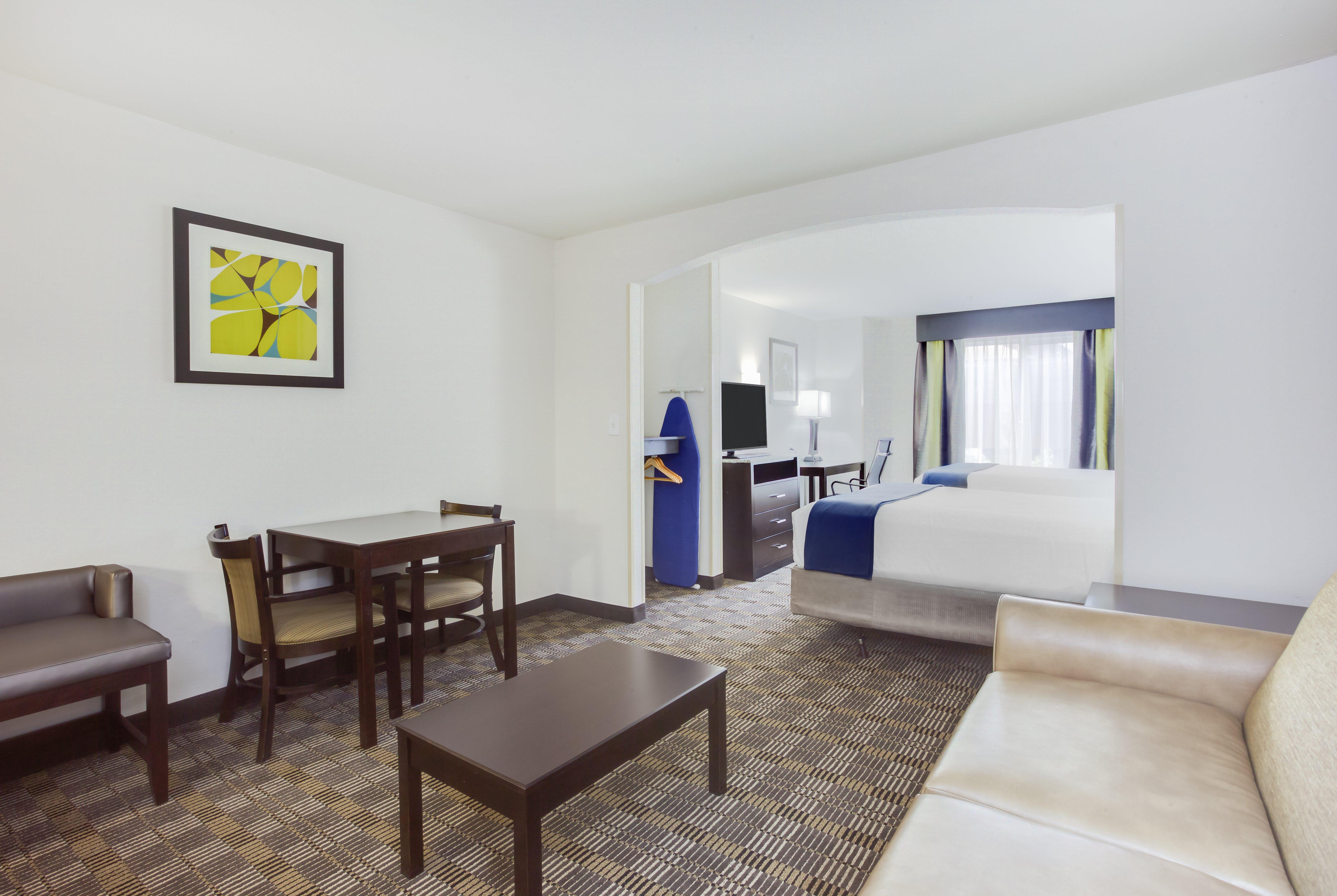 Holiday Inn Express Hotel & Suites Mebane By Ihg Exterior photo