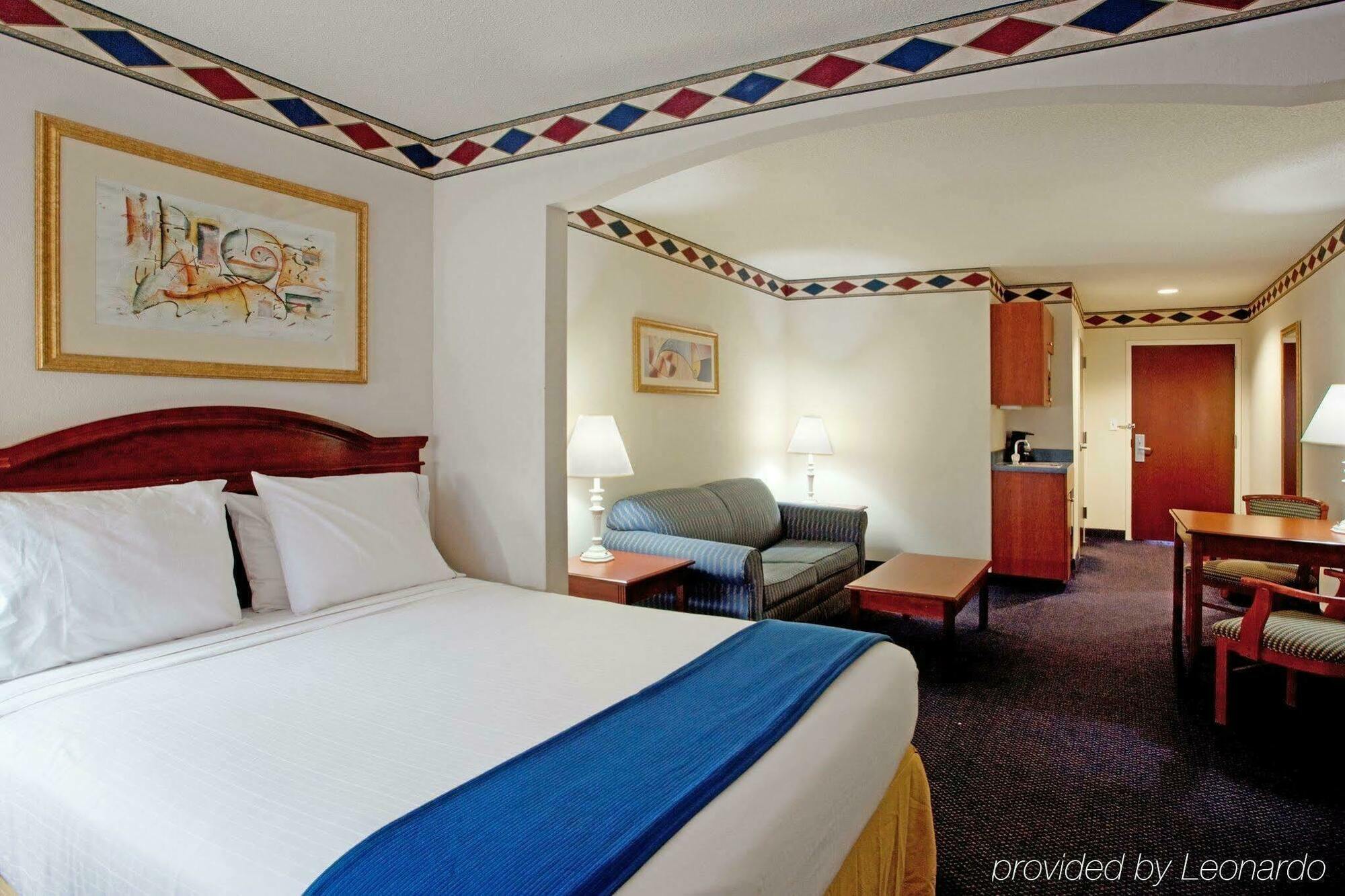 Holiday Inn Express Hotel & Suites Mebane By Ihg Exterior photo