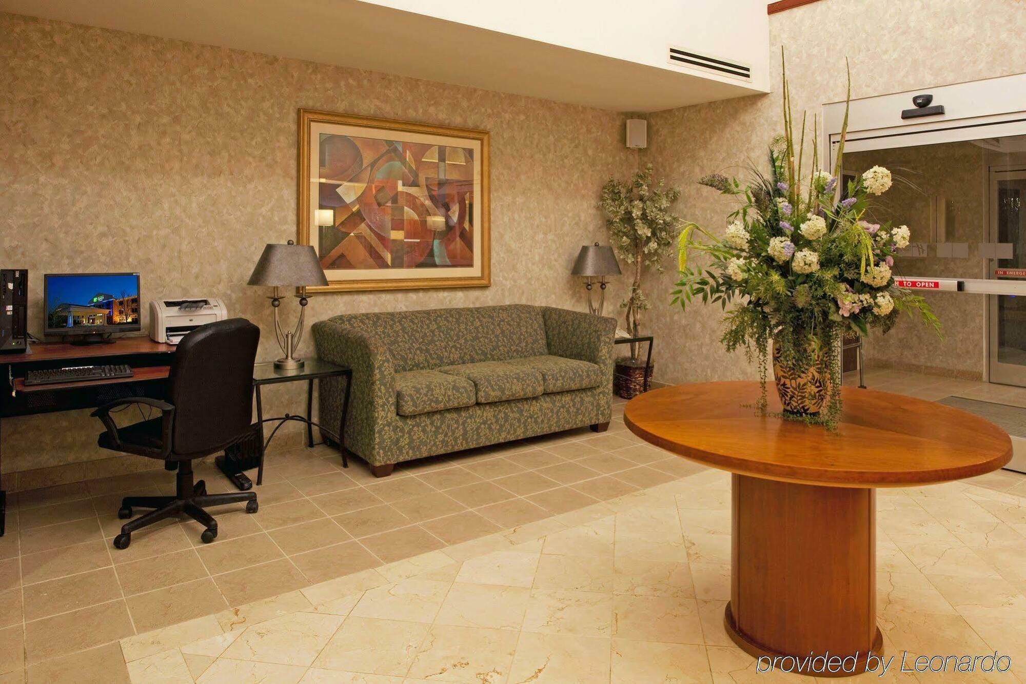 Holiday Inn Express Hotel & Suites Mebane By Ihg Exterior photo