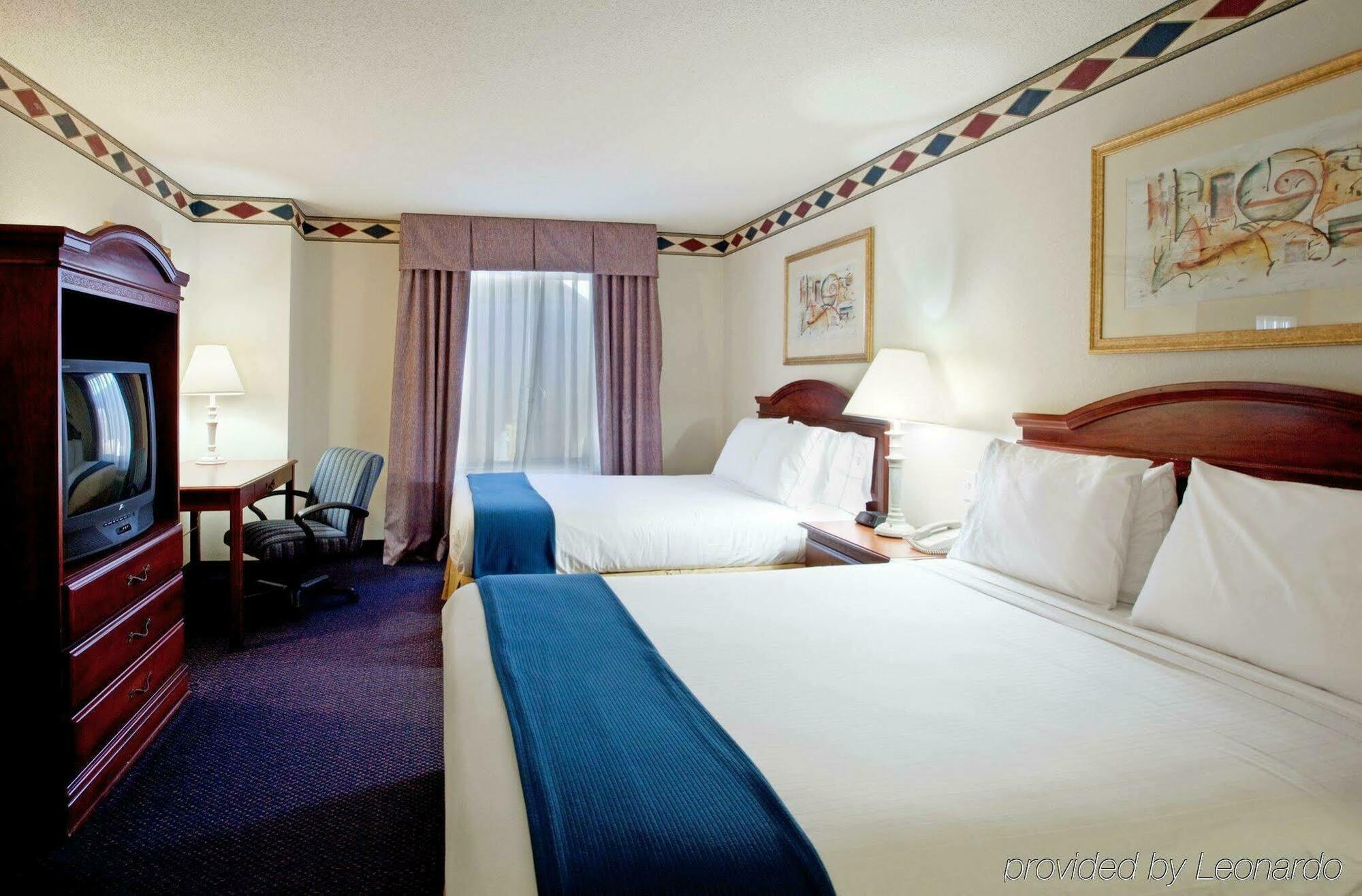 Holiday Inn Express Hotel & Suites Mebane By Ihg Exterior photo